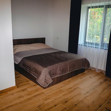 Four Rooms Apartments Cherkasy Bagian luar foto