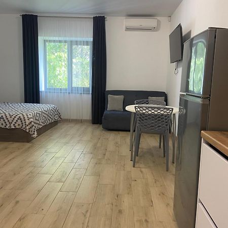 Four Rooms Apartments Cherkasy Bagian luar foto