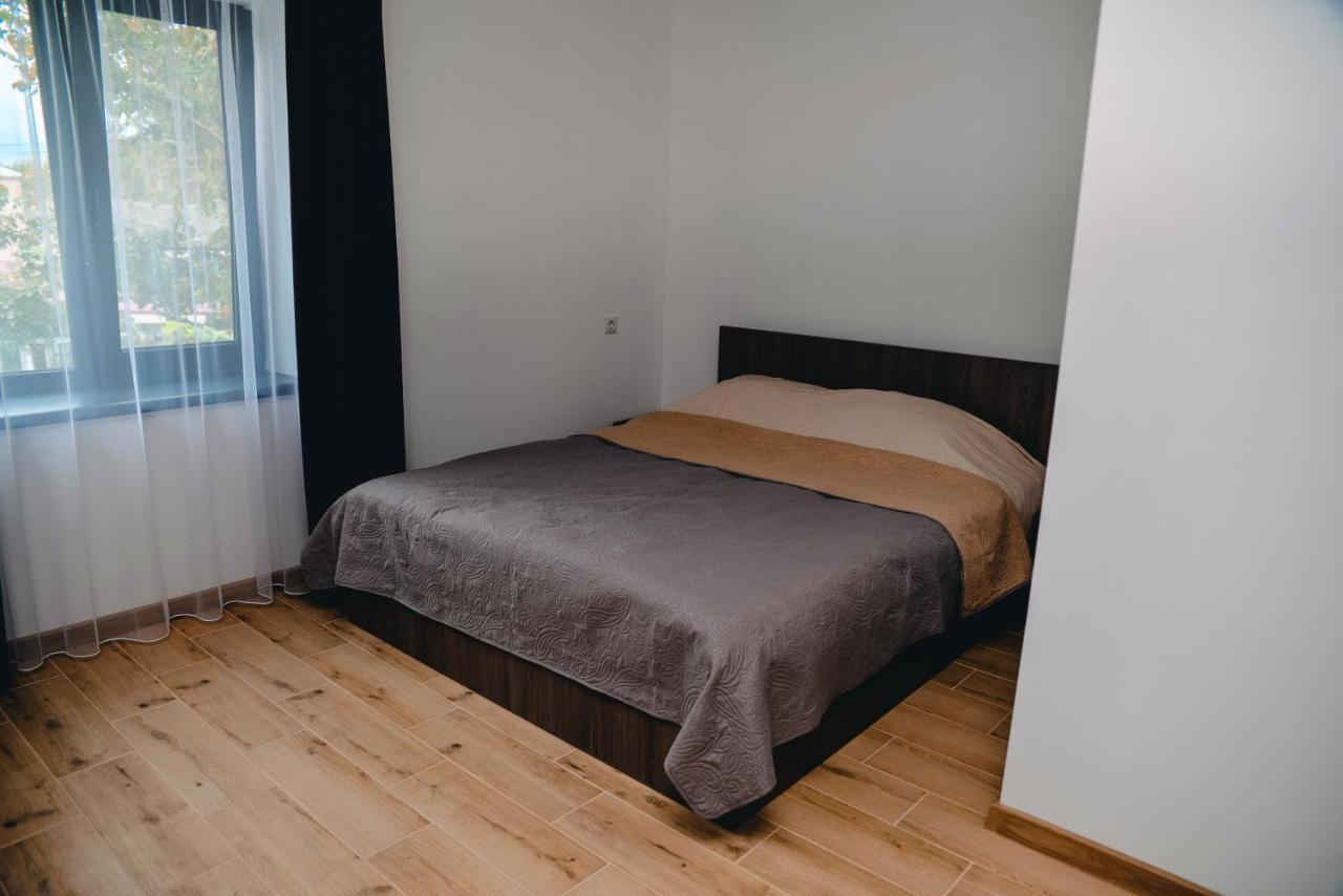 Four Rooms Apartments Cherkasy Bagian luar foto