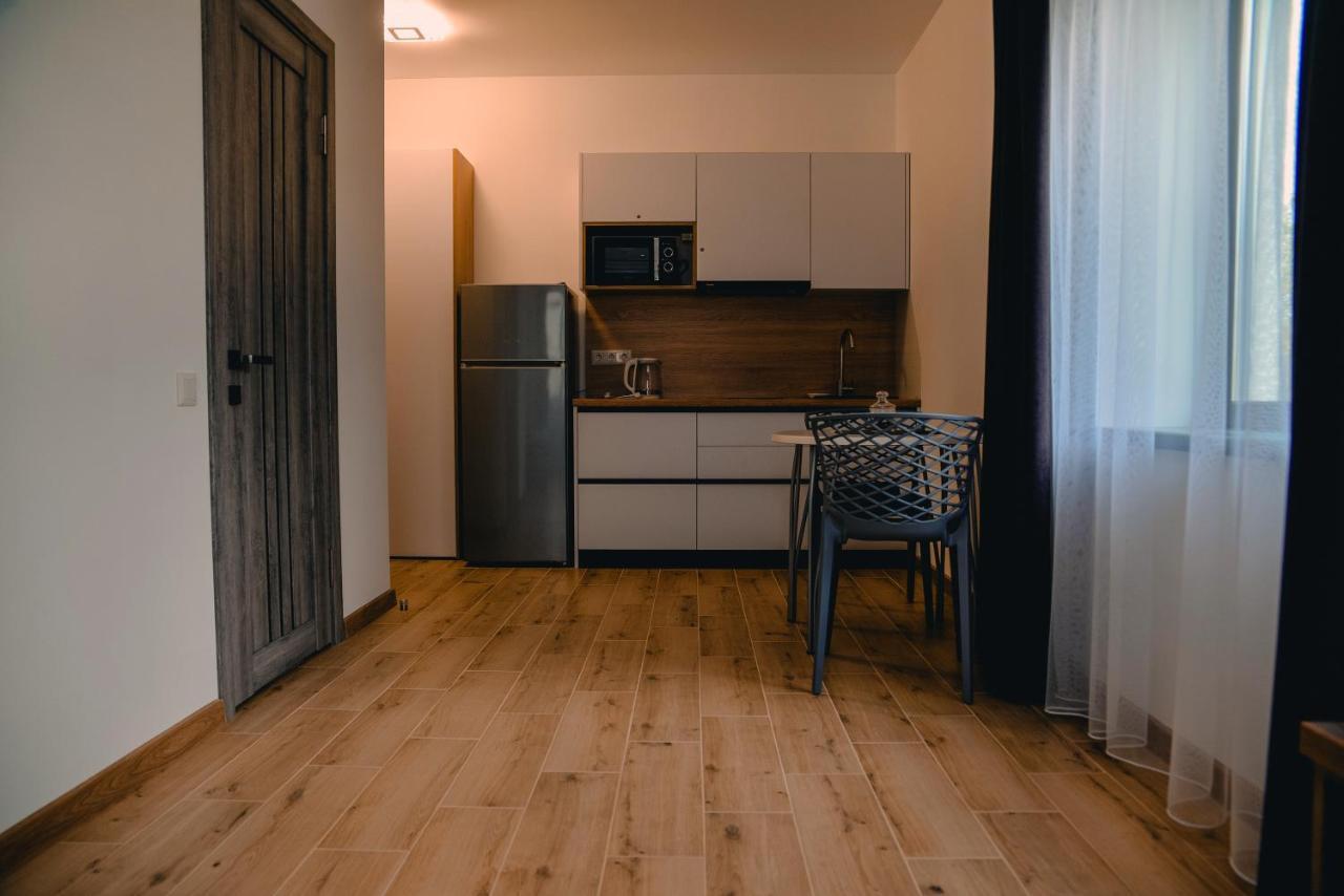 Four Rooms Apartments Cherkasy Bagian luar foto