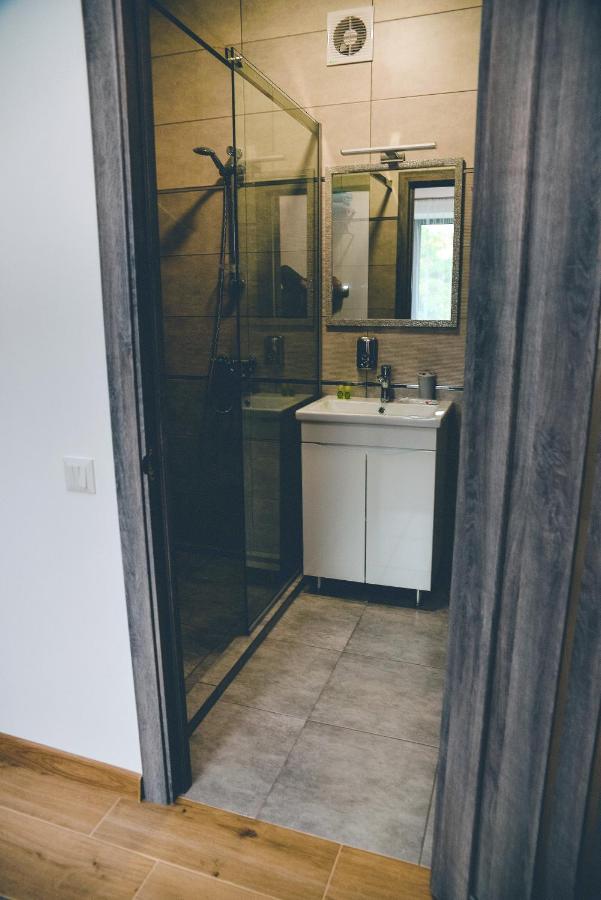 Four Rooms Apartments Cherkasy Bagian luar foto