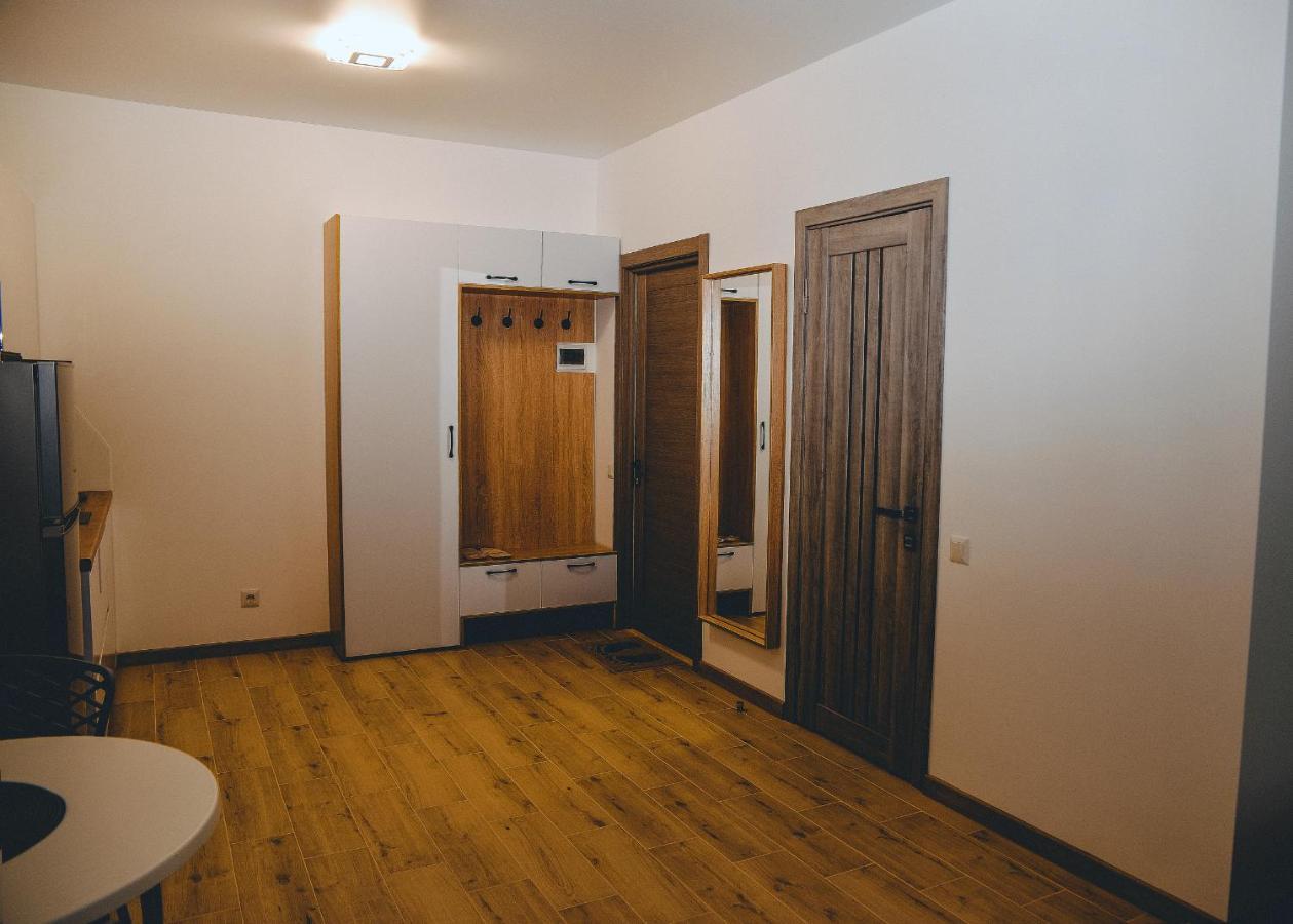 Four Rooms Apartments Cherkasy Bagian luar foto
