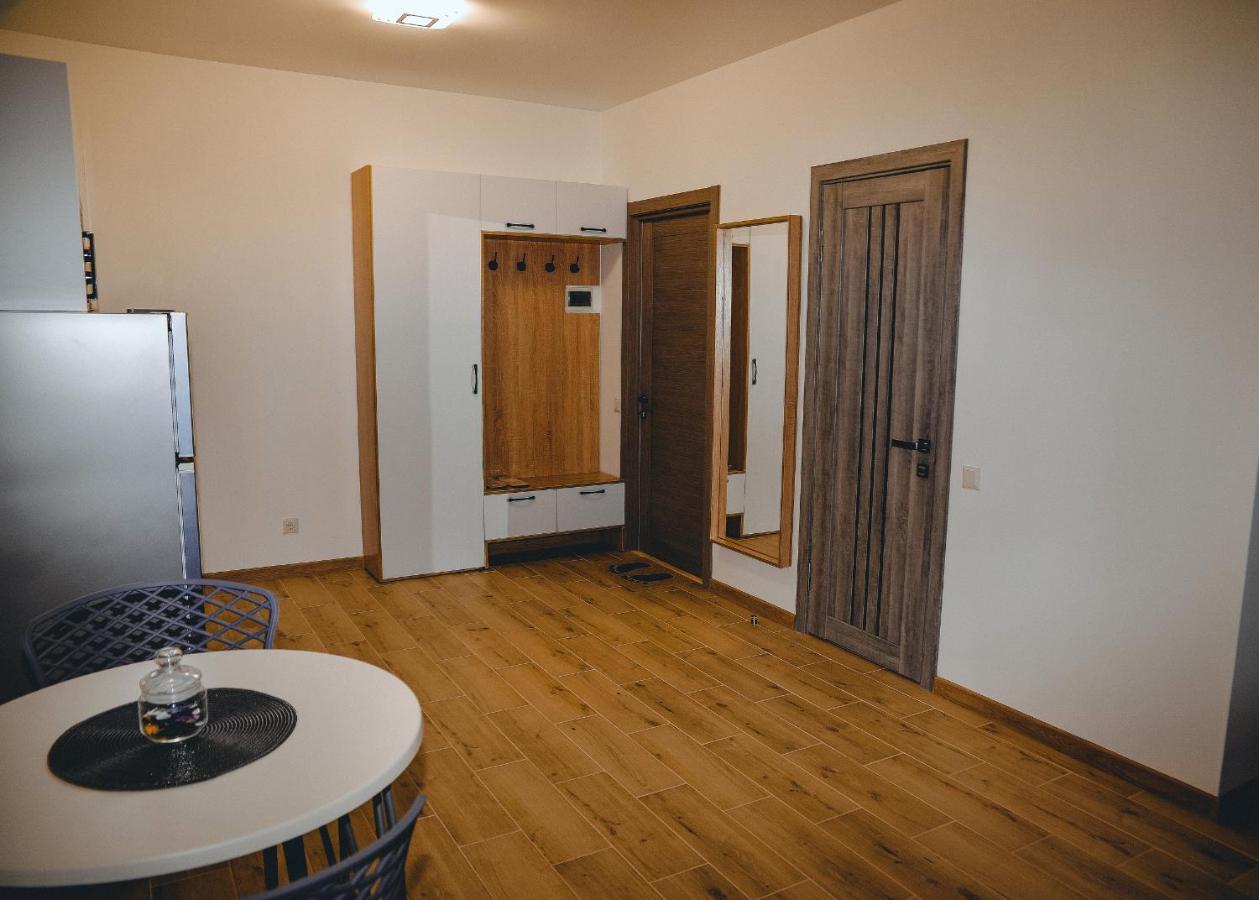 Four Rooms Apartments Cherkasy Bagian luar foto