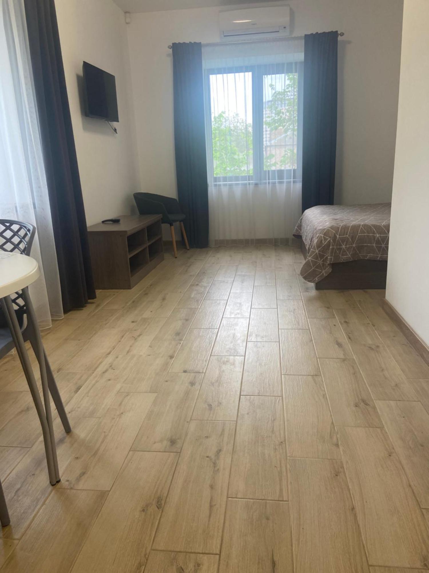 Four Rooms Apartments Cherkasy Bagian luar foto